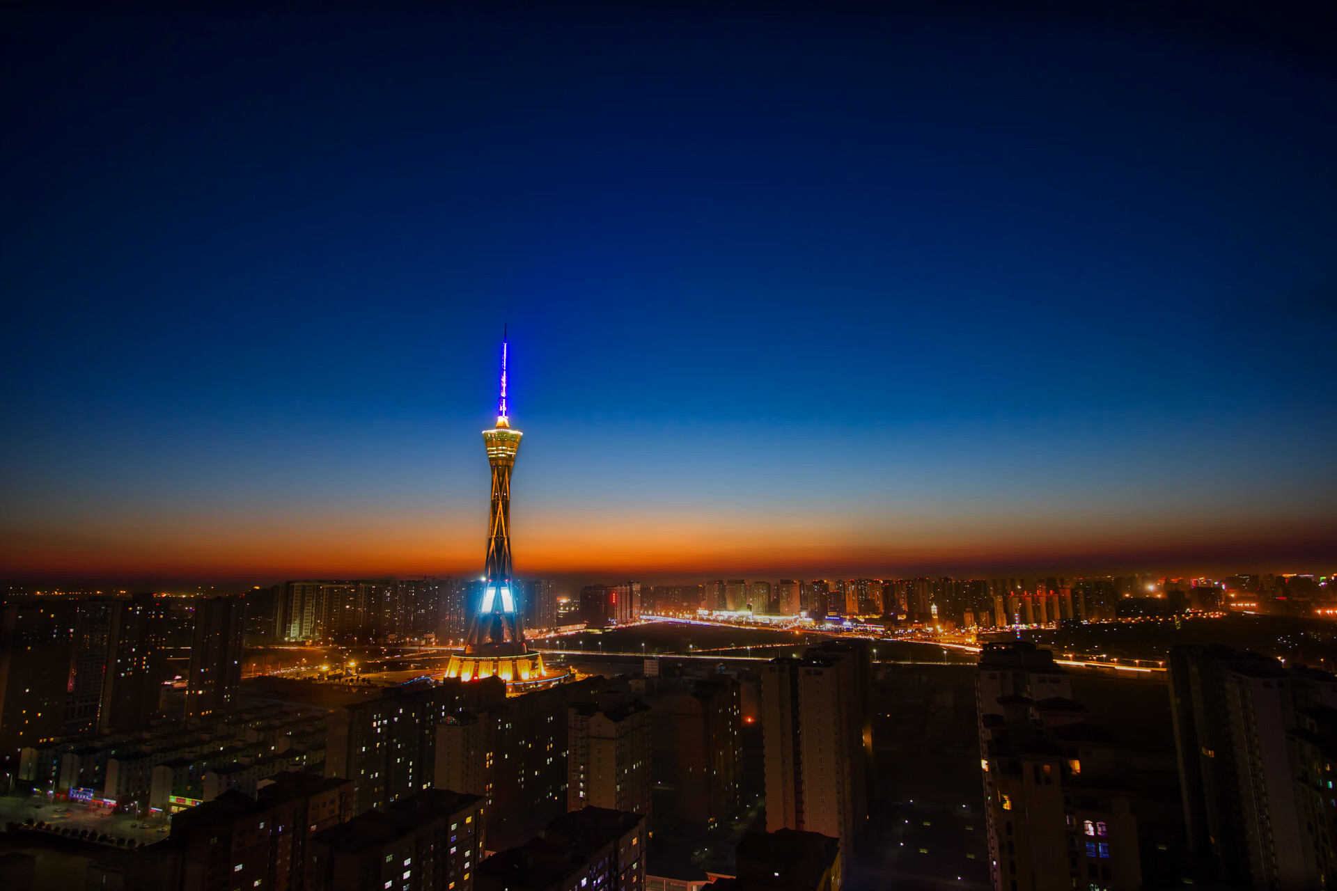 “新都香城赛场，福乐球选手火力全开！”